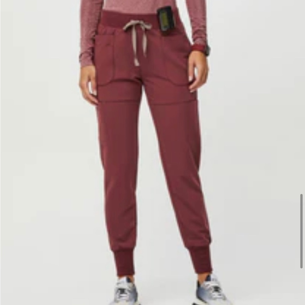 Figs Dark Cherry Nepal - Petite Skinny Jogger Scrub Pants - XS